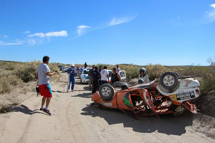 TodoRallyArg's tweet photo. #RallyRegionalPatagónico Disputaba su primera fecha en General Roca y hoy se produjo un accidente que le costó la vida al piloto Saúl Maldonado. Su navegante Matías Pojer está golpeado pero fuera de peligro. Nuestras condolencias a sus familias
(Fotos Santiago Agustín) https://t.co/MsI798Dfst