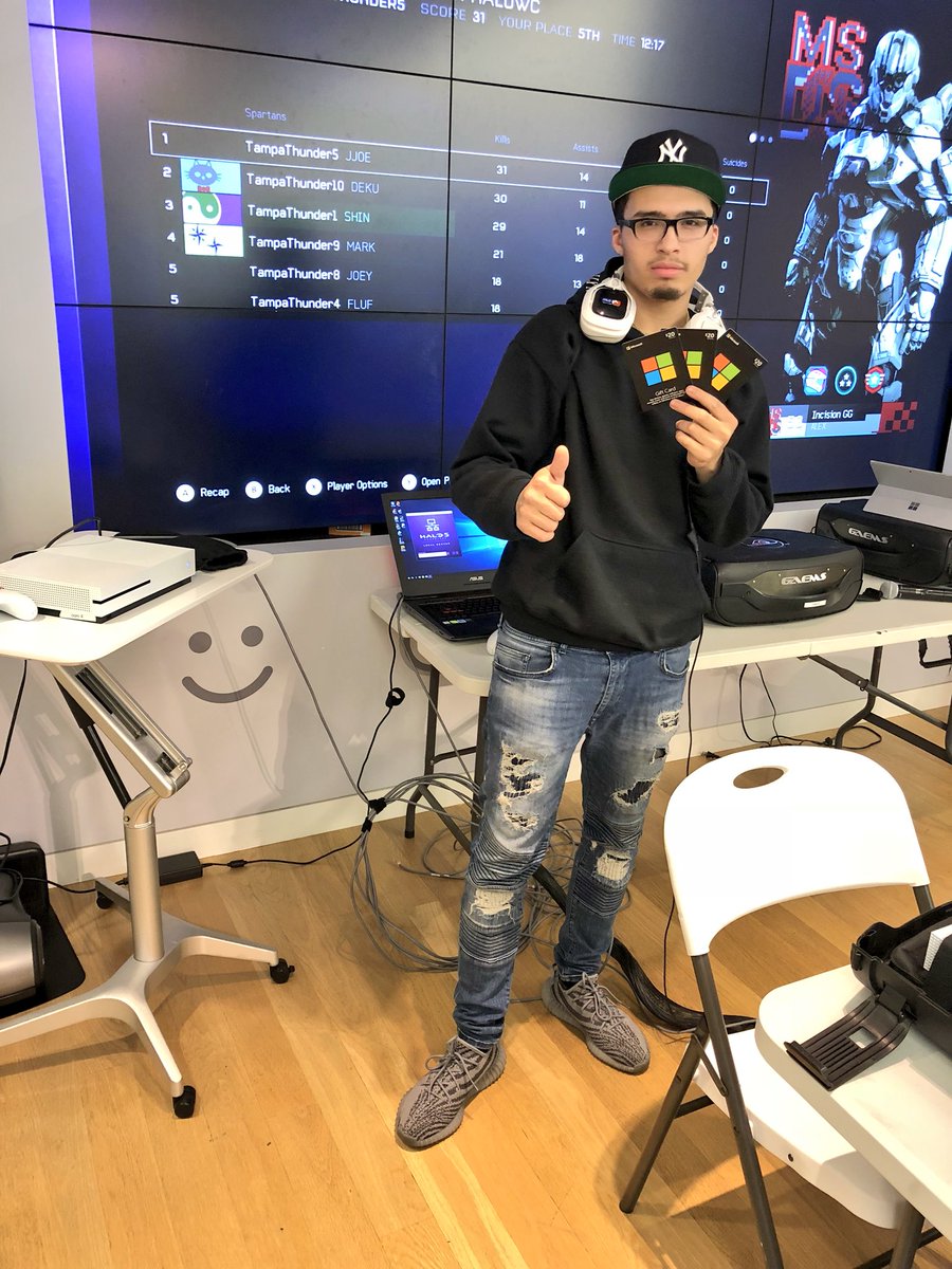JGravityy's tweet photo. Won my @MicrosoftStore #HaloFFA , :) .. #TheNoisyAssassins https://t.co/xqGnVmoDwT
