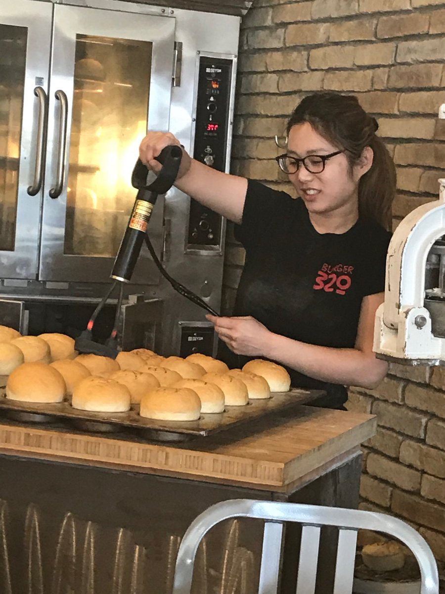 Burger 320 tweet media