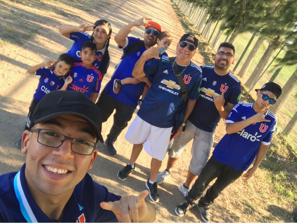 caranedat's tweet photo. #esperandoalleon la familia azul presente en el pasional https://t.co/xmbGkYVL3J