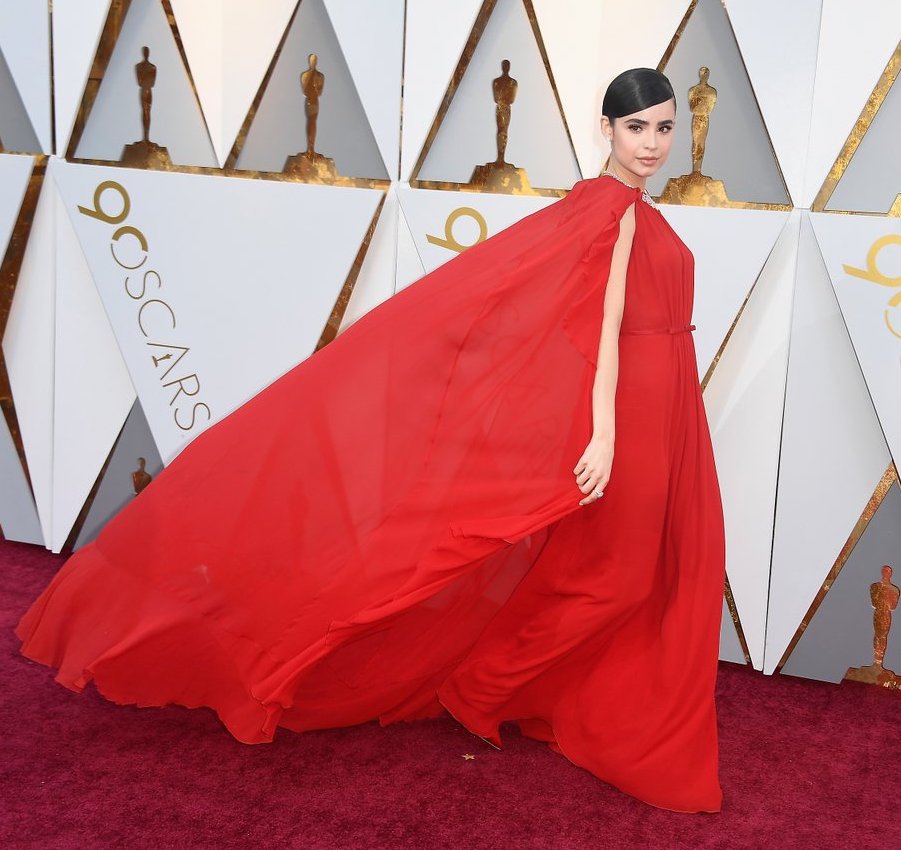 Z100NewYork's tweet photo. OK @SofiaCarson! Entrance made. ❤️✔️❤️ #Oscars https://t.co/TfLIQFE3Dg