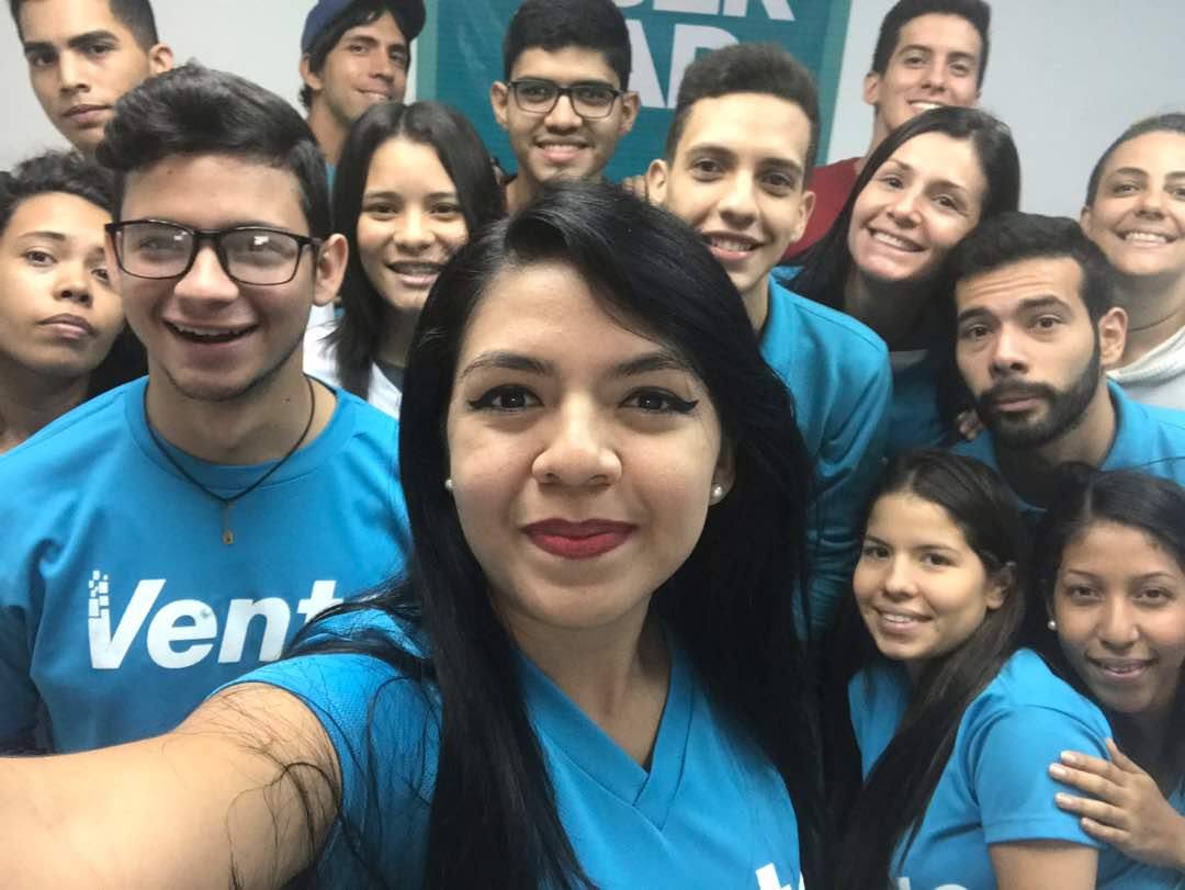 AdolfoFloresP's tweet image. Desde @ABPVenezuela rechazamos el abuso del régimen de Maduro contra nuestra hermana de lucha Maria Oropeza @mariaoropeza94  de Vente Portuguesa cuya casa fue allanada sin ningún tipo de orden judicial. Solidarios y unidos en contra estos gorilones! #4Mar