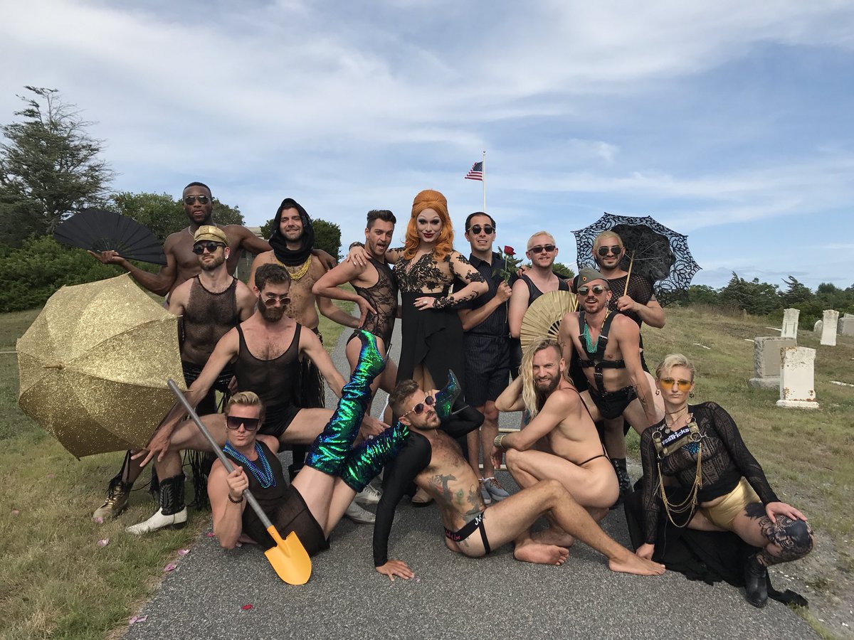 JinkxMonsoon's tweet photo. So... outta curiosity... who wants to see the music video for my song “Just Me (the gender binary blues)”

I’ll be putting it out very soon. But you have to want it! https://t.co/Ttac492ZQV