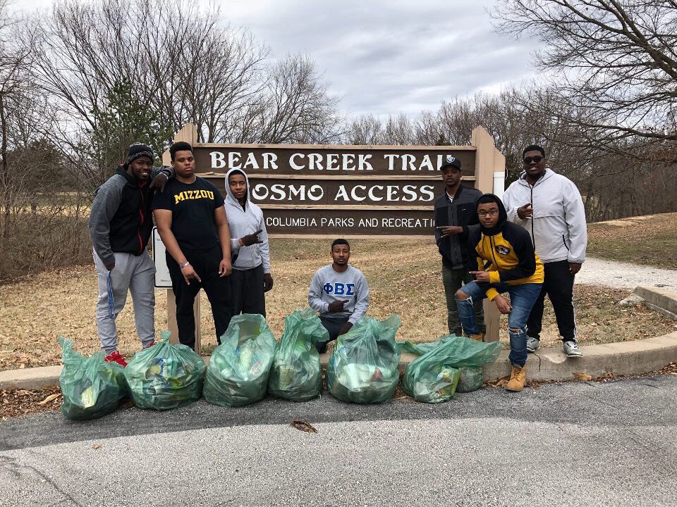 mizzousigmasEG's tweet photo. We kicked off Sigma Week with a little service doing park clean-up at Cosmo Park! Make sure y’all come out tomorrow for STI Testing and Condom Bingo! #SigmaVision 🎥 #SigmaWeek2018 https://t.co/vqUUHovJw6