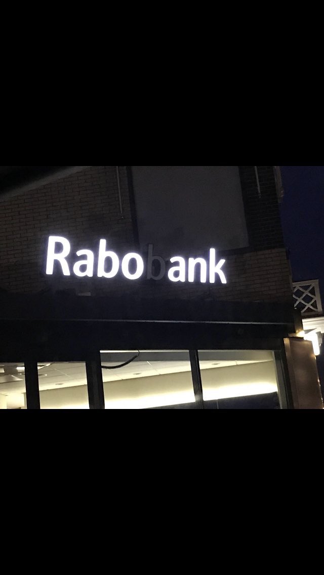 DeLuizenmoeder's tweet photo. @juf_ank_klimop neemt de @Rabobank over! #DeLuizenmoeder #luizenmoeder https://t.co/WQnPt84TTh