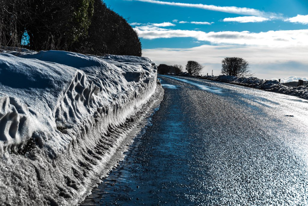 focalthingy's tweet photo. Well, that was interesting... #thebeastisgone #herecomesthespring #snowscape #mere #wiltshire #local #myhometown https://t.co/csYdSOhjxX https://t.co/kmgHpQETse