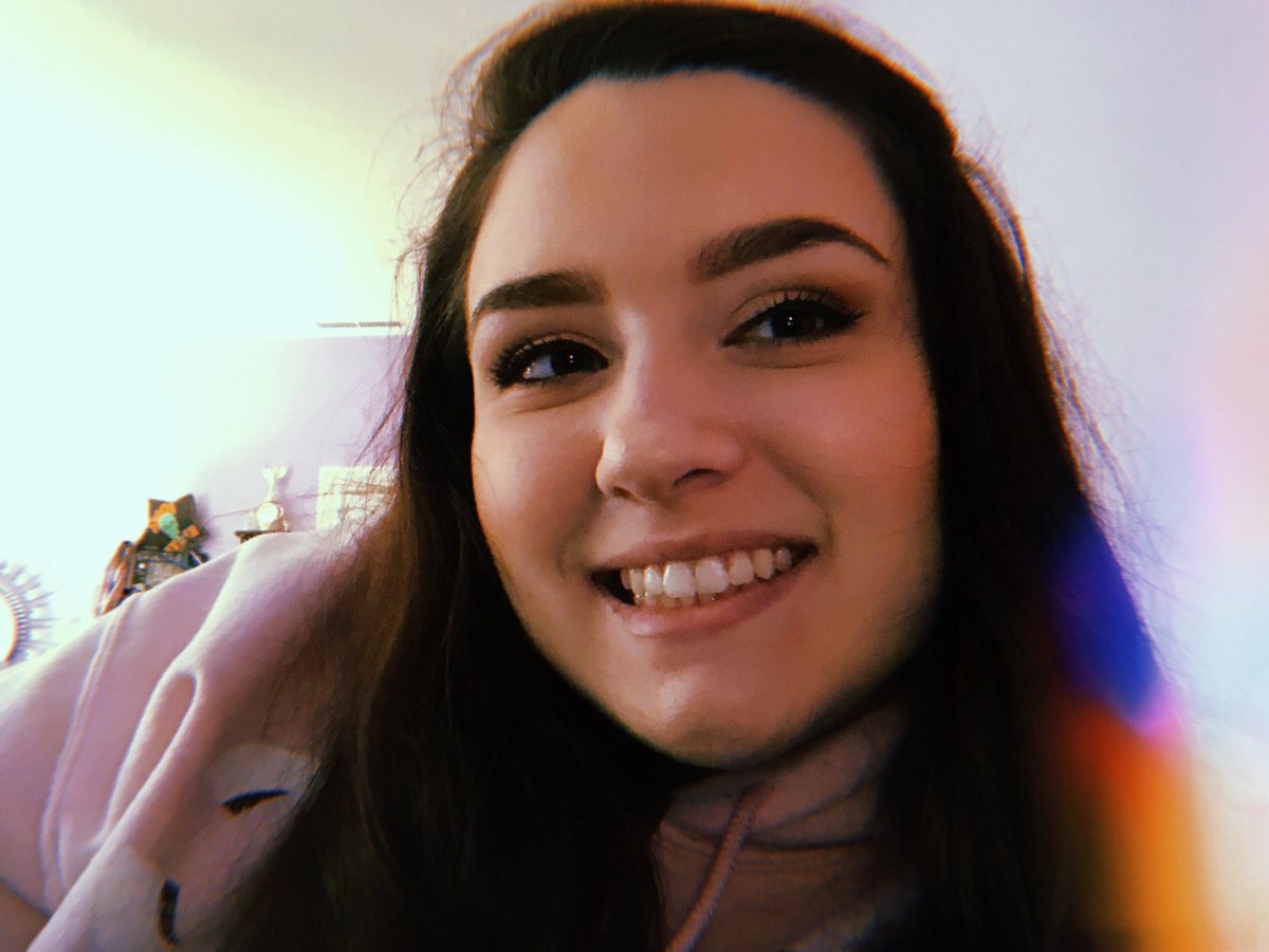 maybemeagan's tweet photo. i took these on my bed 

#SelfiesforIRL #InRealLife #BestBoyBand #iHeartAwards https://t.co/imHfxZAmLR