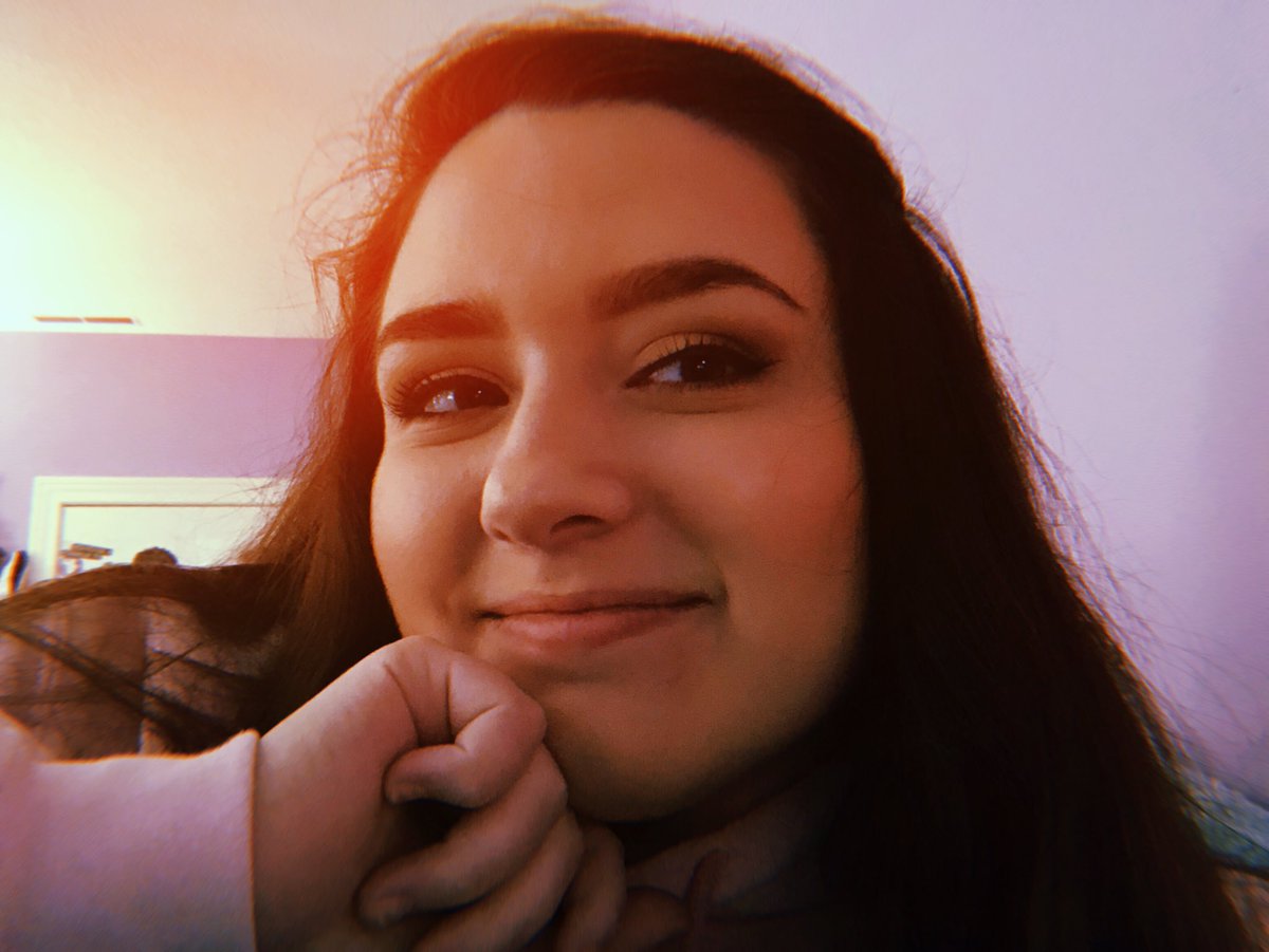 maybemeagan's tweet photo. i took these on my bed 

#SelfiesforIRL #InRealLife #BestBoyBand #iHeartAwards https://t.co/imHfxZAmLR