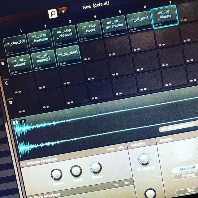 martijn10velden's tweet image. Making new Beats 🔈🔈🔈#beats #drumprogramming #nativeinstruments #battery4 #logicx #producingbeats #ibiza #ibizavibes ift.tt/2Ff3sA8