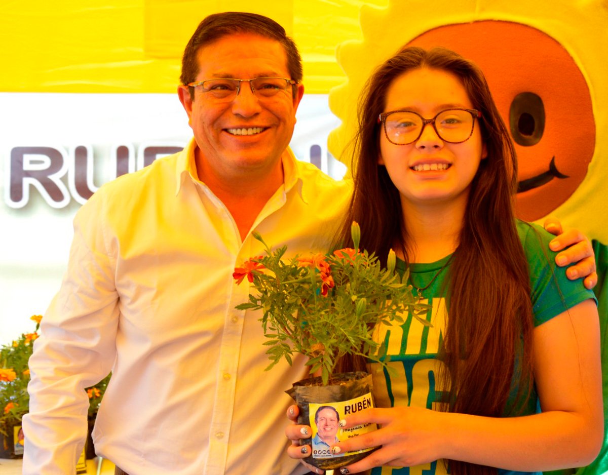 Hoy estuvimos en el mercado municipal de Matute, llevando alegría y esperanza con una flor para La Victoria. Gracias a nuestros amigos de la zona por acompañarnos y ayudarnos a hacer de La Victoria un mejor lugar