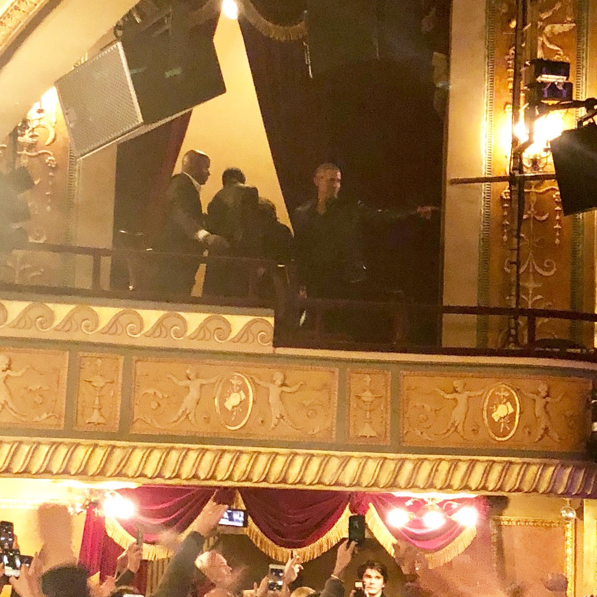 MezianeHammadi's tweet image. Barack Obama checked in on Springsteen on Broadway last night.

 #Obama #Springsteen