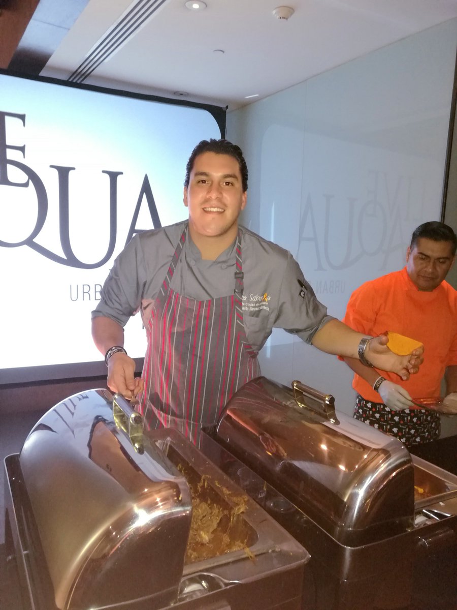 chefworksmx's tweet photo. que gusto encontrarme a buenos amigos apoyando una gran causa @ANSeRiap @SaboresCdMex https://t.co/gRswwyM8NP