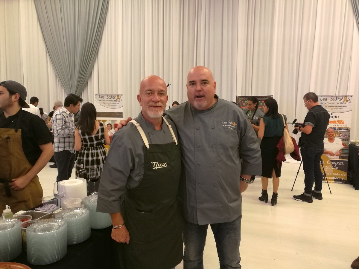 chefworksmx's tweet photo. que gusto encontrarme a buenos amigos apoyando una gran causa @ANSeRiap @SaboresCdMex https://t.co/gRswwyM8NP