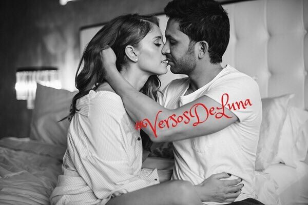 BrisaDeVersos's tweet photo. Versémonos los labios hasta qué nuestros cuerpos se conviertan en poesía 

#VersosDeLuna https://t.co/m5ldTQQwVm