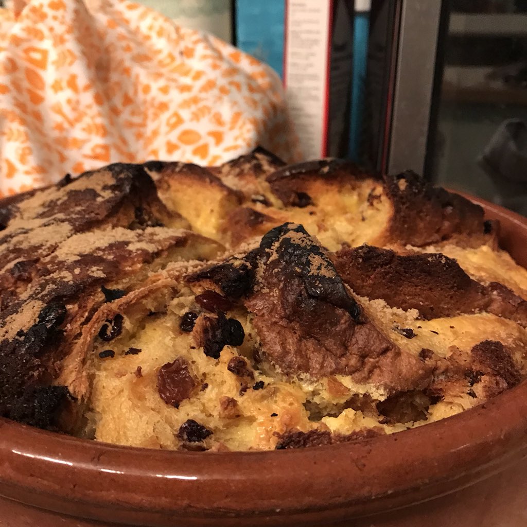 whatracheldoes's tweet photo. @BakeryPortreath @WarrensButchers @artofwinetruro Oh my! And 8 @steweeggs were used in its making #properpudding https://t.co/ziLiEelFNS