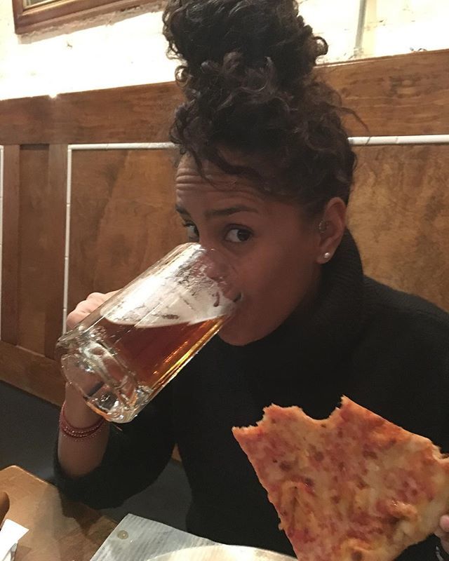 JuliaJonze's tweet photo. I ��� NY .
.
.
.
#newyork #nyc #nuevayork #manhattan #pizza #favorite #foodie #travel #viajosola #latina #beerconnoisseur #beer #slice #welltravelled #welltraveled #miciudad #mycity #sigueme #nyiloveyou #nyisalwaysagoodidea https://t.co/oh0bYAz24Q https://t.co/us9HNoNDpj
