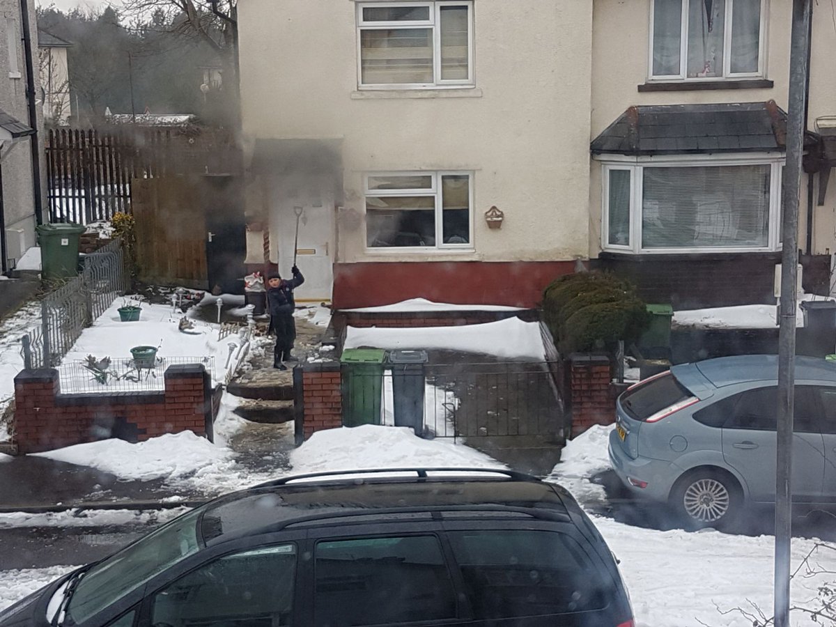 sirKaleem's tweet photo. My 8 years old son is a #true #Ahmadiyya #Muslim. While I was cleaning my driveway, he start cleaning #elderly #neighbour's doorstep #CardiffSnow. #Ely
#LoveForAllHatredForNone https://t.co/u1mR37EOLN