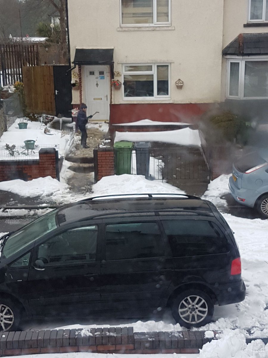 sirKaleem's tweet photo. My 8 years old son is a #true #Ahmadiyya #Muslim. While I was cleaning my driveway, he start cleaning #elderly #neighbour's doorstep #CardiffSnow. #Ely
#LoveForAllHatredForNone https://t.co/u1mR37EOLN