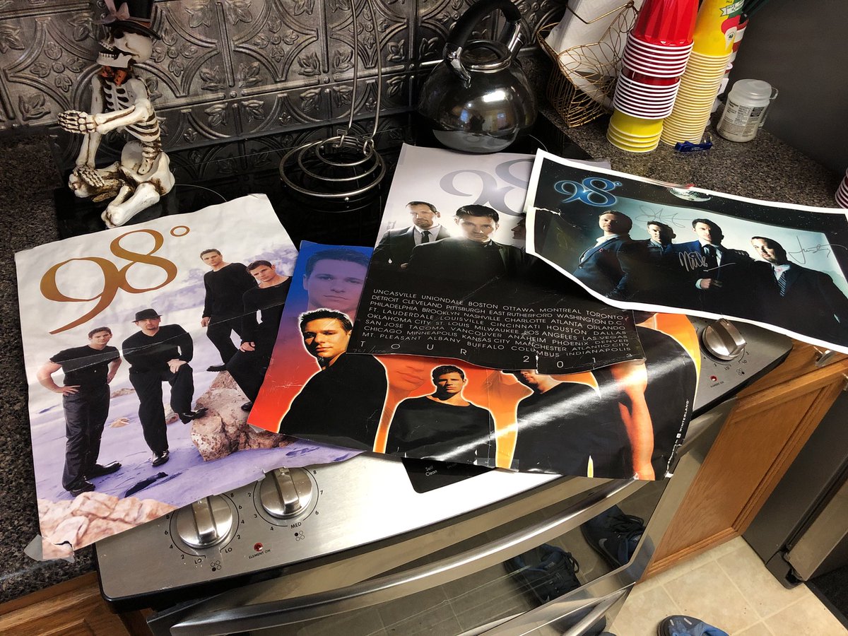 stacccfaceee's tweet image. When your house floods and your favorite posters of @98official gets ruined! Especially one from the package tour from the first time meeting the guys! Trying to dry them the best we can! 😢😢😢 #98degrees #invisibleFAN