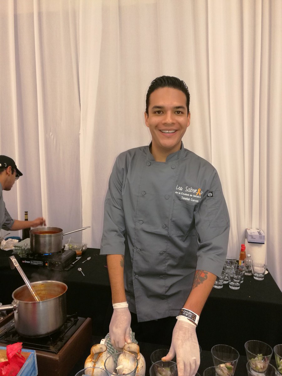 chefworksmx's tweet photo. gracias por apoyar una gran causa @ANSeRiap @SaboresCdMex https://t.co/gJW2bmm16a