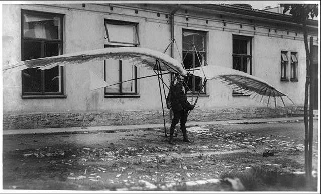 SolarCabinet's tweet photo. my list of Czech Artists who inspire keeps on growing..here's Arnold Koblitz (1883-1933) with a Self Portrait in gouache and ink on cardboard on the left and a photo of him in his ornithopter, which he designed and built mid 1920's
#art #selfportraits #ornithoper #ArnoldKoblitz https://t.co/SV288Hxf59