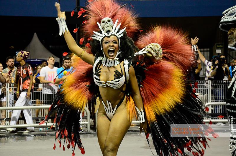 PintouNaF0lia's tweet photo. Mariana Pedro  #independentetricolor  #Carnaval2018  #bumbum  #bunda  #NiceBun  #Glam  #BlackPower https://t.co/I6t1GDuRJa https://t.co/vZLnu0LqAM