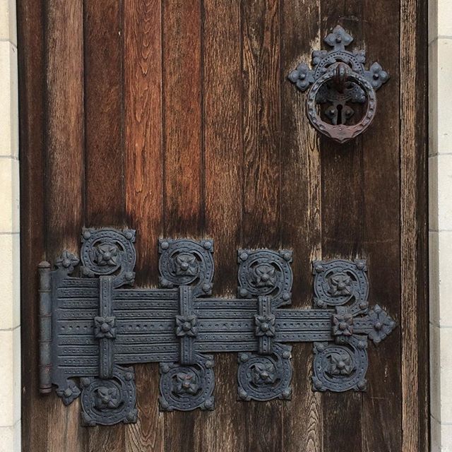 Prof_Ford's tweet photo. Synod House at the Cathedral of St. John the Divine. #whatahinge #nofilter https://t.co/PJutVmRZ2P https://t.co/ocSqjYhjDS