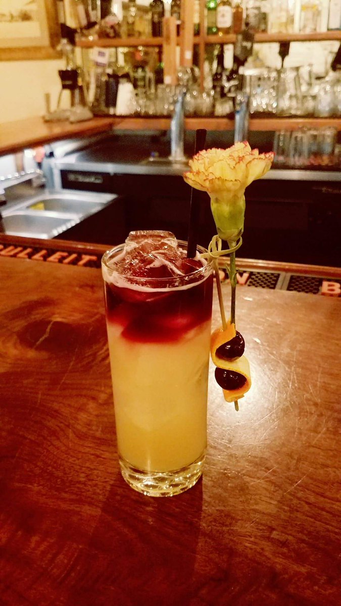 firesidepizza's tweet photo. Featured drink this evening is the New York Sour.
-Bourbon
-Fresh lemon
-Cane sugar
-Malbec float https://t.co/KLjQTyYvLC