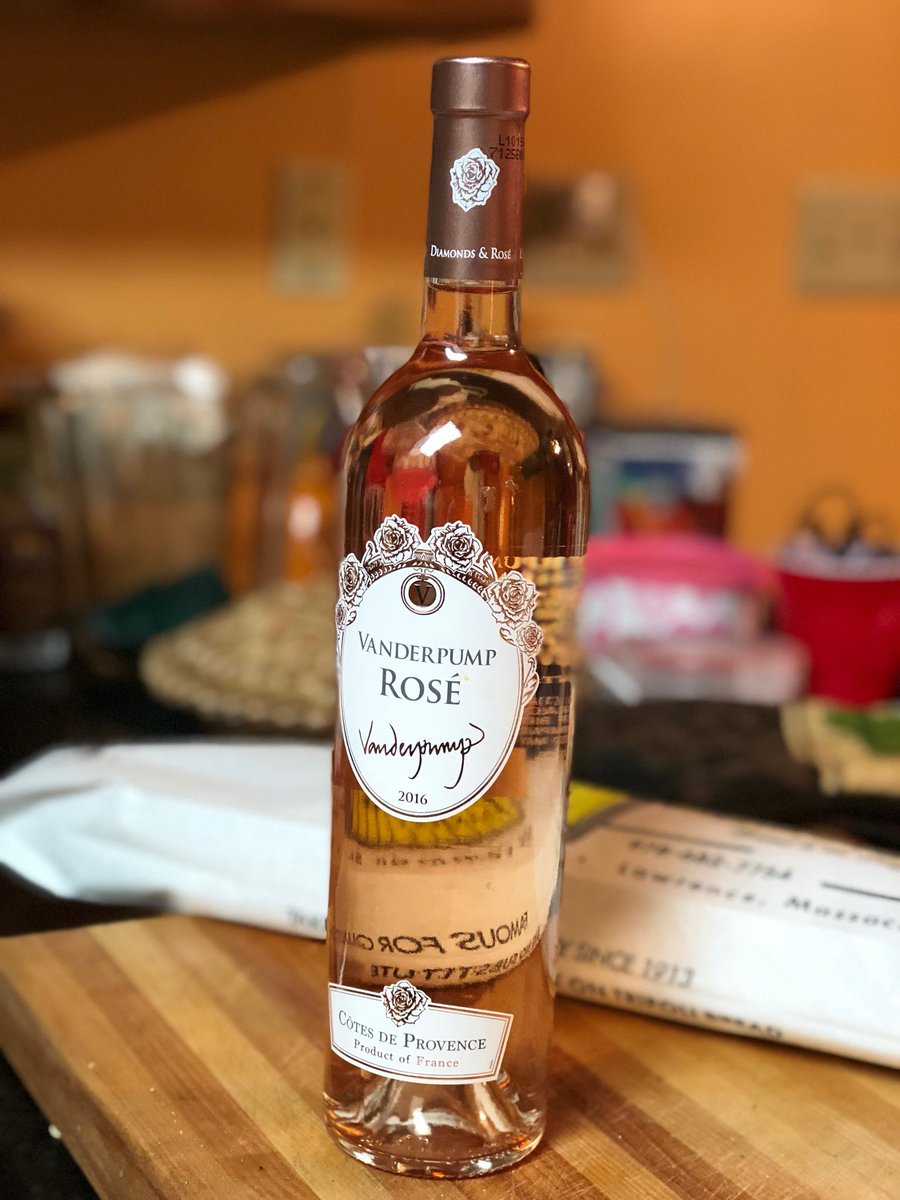 Pdrelick21's tweet photo. @LisaVanderpump Great Rose’ https://t.co/26btk7WHgz