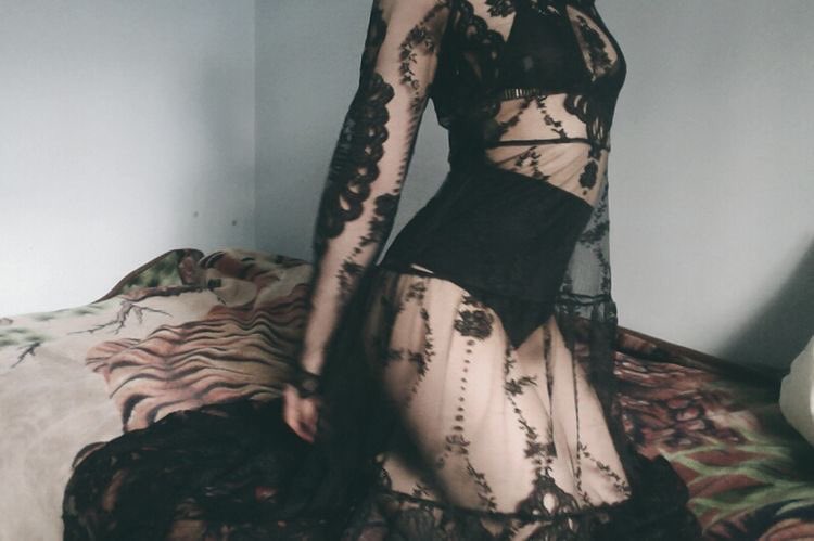 [Has decided to bother with #SeductiveSunday once more.]

Lace still never fails to be seductive.