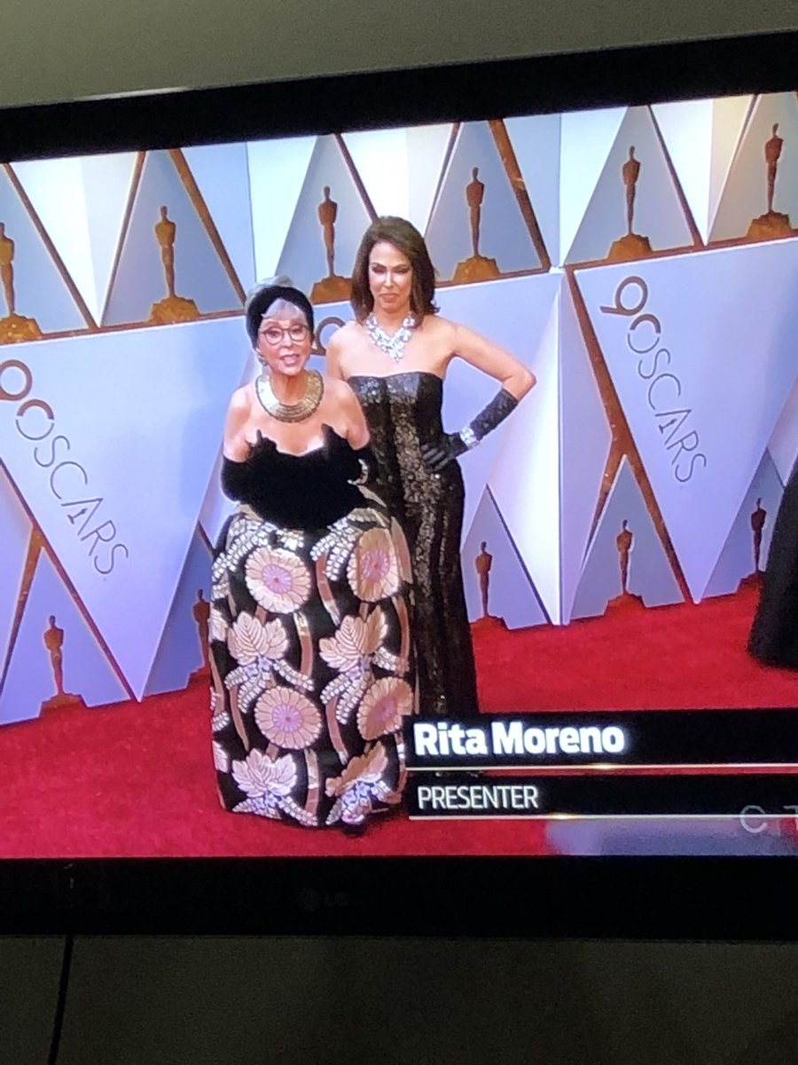 Edoardo_RC's tweet photo. Throwback to when Rita Moreno won her Oscar for Westside Stories. Still fits? Well why just use it once! #TOfilmschool #tfsfashiondesign #tfsfashion #torontofilmschool #oscars2018 #redcarpet #etalkredcarpet https://t.co/vaBZKuwi8o