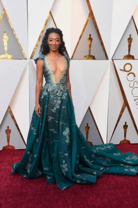 tomandlorenzo's tweet photo. #Getout Betty Gabriel in @TONYWARDCOUTURE at the #Oscars90 More red carpet pictures and commentary on our site later. #Oscars https://t.co/ofoBQHGVBu
