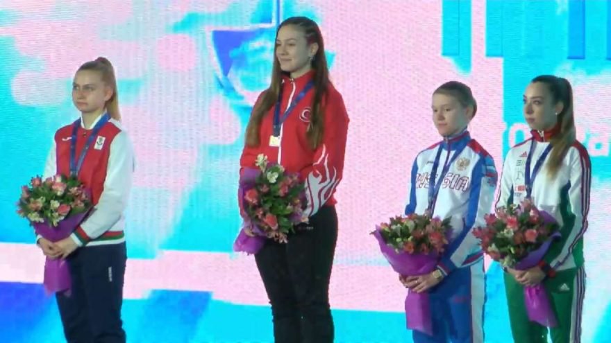 TARİHİMİZDE BİR İLK🤺🥇

Deniz Selin Ünlüdağ, Yıldızlar ve Gençler Avrupa Eskrim Şampiyonası'nda yıldız kadınlar kılıç kategorisinde Avrupa şampiyonu oldu👏👏☺