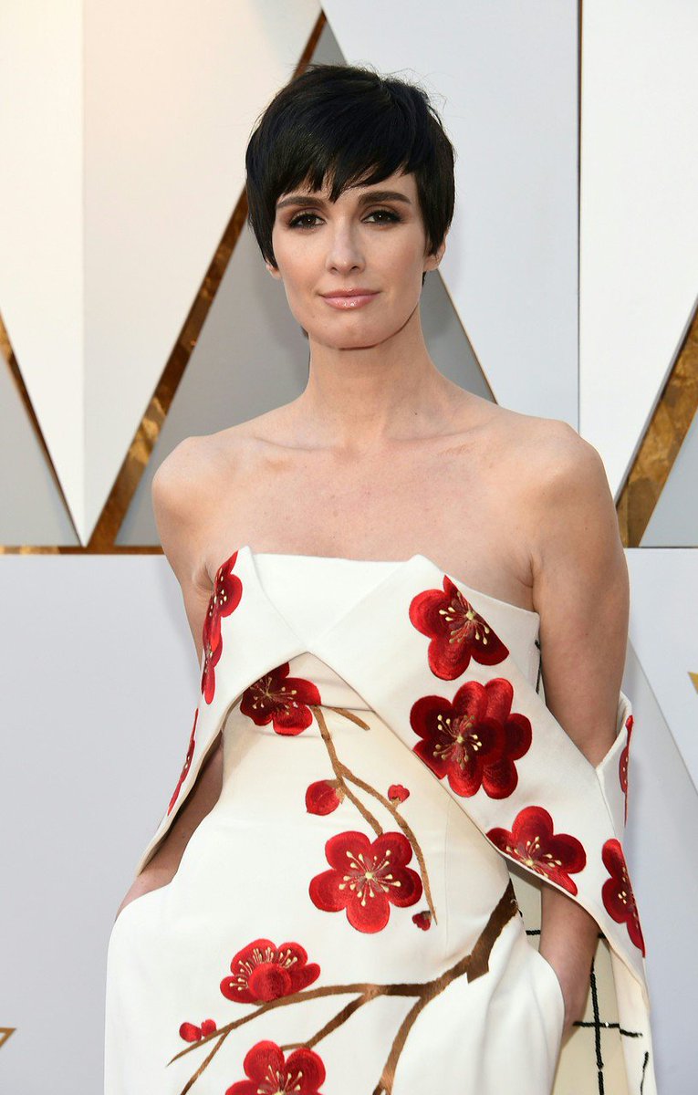 munoz_rafa's tweet photo. La actriz Paz Vega se estrena en la alfombra roja de los #Oscars90 #Oscars2018 con un vestido de aire oriental que mezcla dos estampados, al más puro estilo Christopher Bu. #PazVega #ChristopherBu https://t.co/jNJtolN9aP