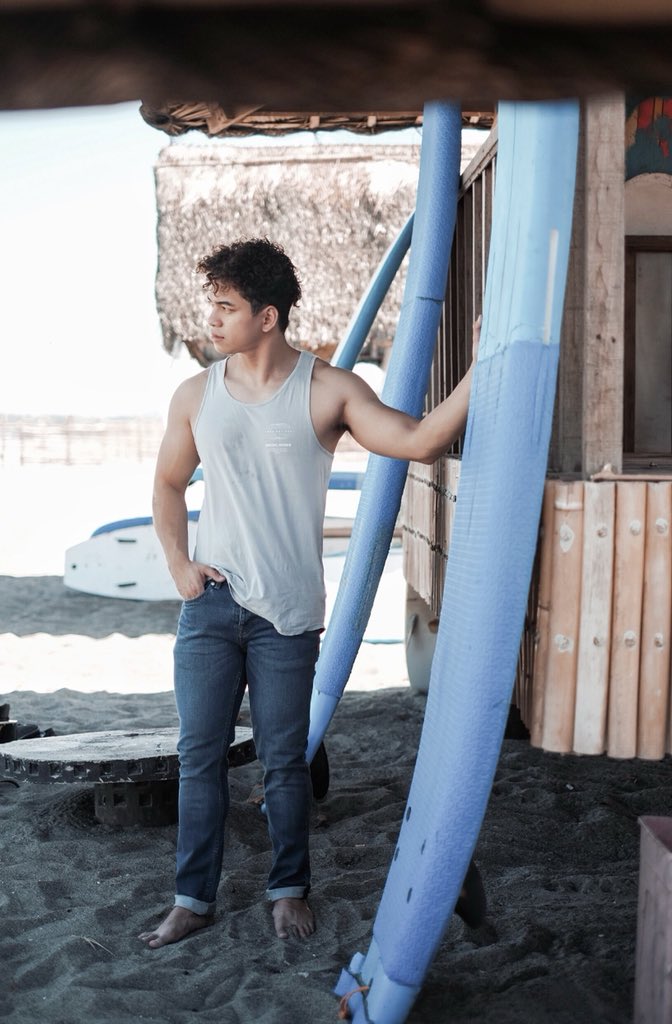 iamjammanalo's tweet photo. When expectation meets reality. The @TopmanPH stretch slim denim pants is now my favorite pair of jeans! Not skinny, but also not loose. I can still move comfortably with this fit! ππ―π #TopmanStyle #TopmanDenim https://t.co/8XMmHjwwzO