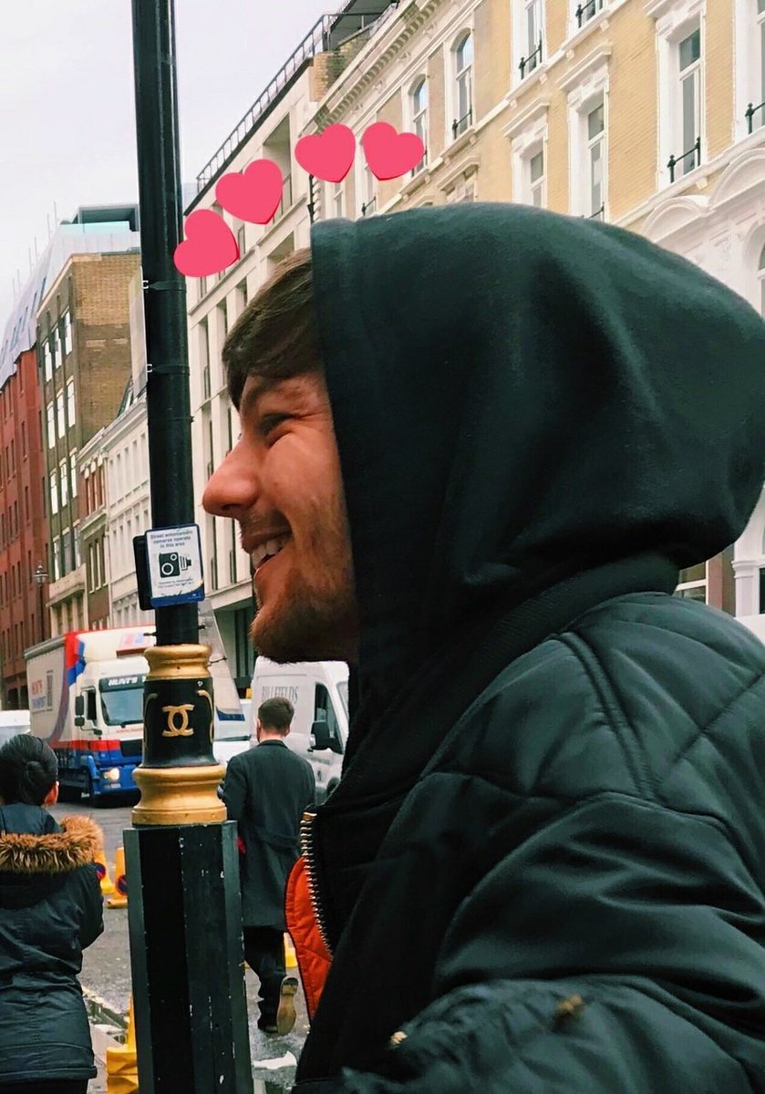 heavenlytsaf's tweet photo. EL NENE SE MERECE GANAR, DELEN MUEVAN ESOS DEDOS; SOLO QUEDA UNA HORA. 

#iHeartAwards #BestSoloBreakout #LouisTomlinson https://t.co/nj7j6CQpOh