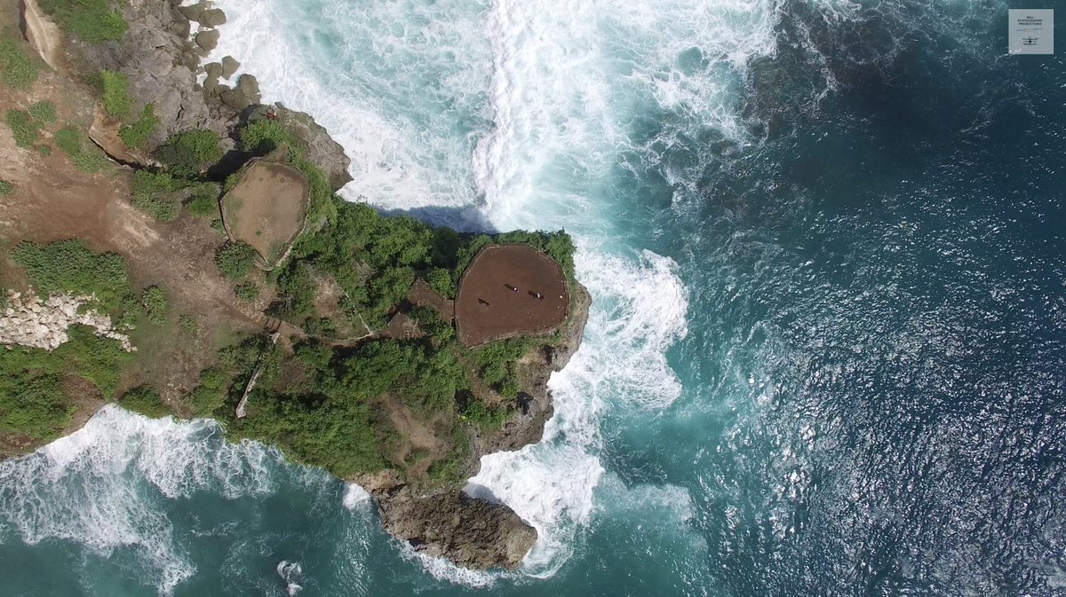 Bali_Photo_Prod's tweet photo. In one drop of water are found all the secrets of all the oceans. Kahlil Gibran https://t.co/dEIP3wl4X2