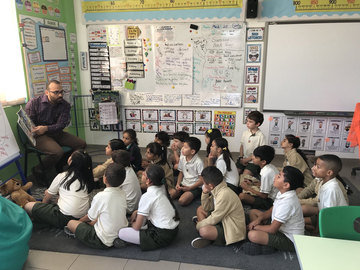 ms_gr8's tweet image. Book Week kicks off with our dads as guest readers 🎉 #BeHappyBeGCS #gcsbookweek