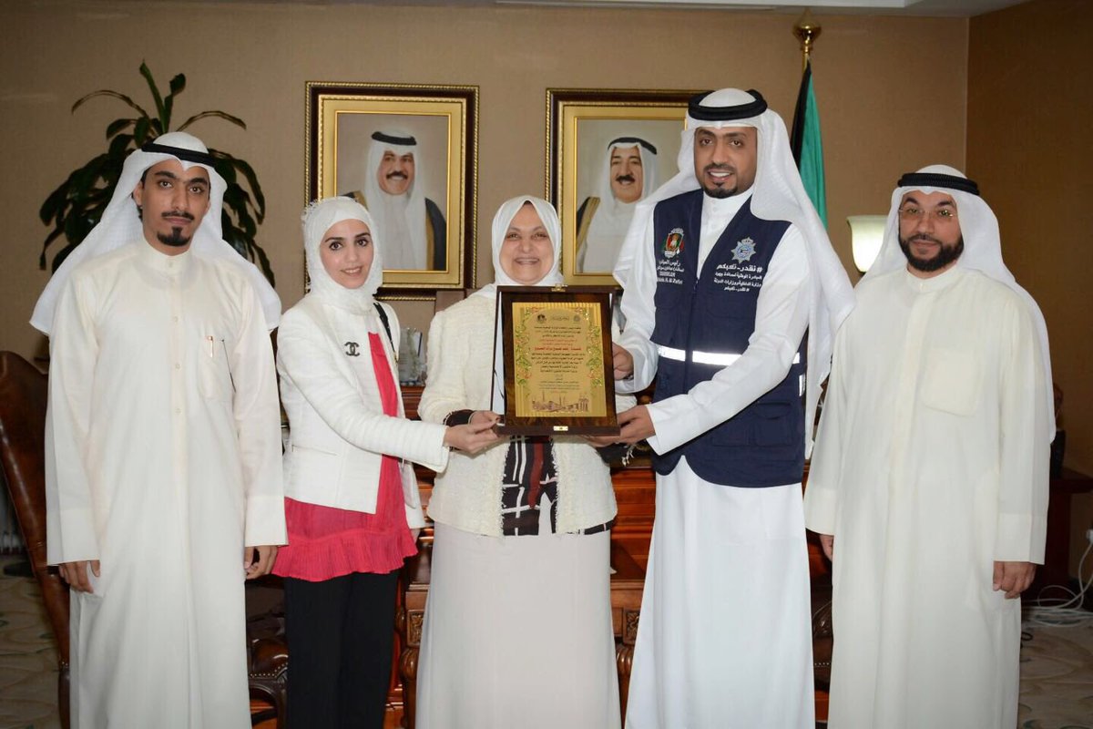 Faleh_HD's tweet photo. وزيرة الشئون هند الصبيح تلتقي وفد مبادرة #نقدر_تعبكم وتثمن جهودها في دعم وزارات ومؤسسات الدولة، وتشكر رئيسها المستشار عبدالعزيز الظفيري على دوره الهام في المبادرة وسعية في تكريم موظفين الوزارات .
@Nqdrt3bkum https://t.co/Z9hnSuH4Pe