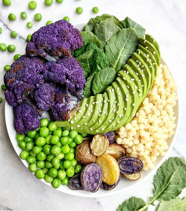 GreenQueenHK's tweet photo. VEGAN Purple Buddha Bowl ๐ฟ๐ฎ
Recipe & ๐ท by: @thebirdfeednyc
#reciperepost #foodiefeature
Garlic couscous, roasted cauliflower with crispy potatoes, loads of healthy, leafy greens and #avocado for a delicious meal packed with nutrition to start your new week off! ๐ชโค๐
#pโฆ https://t.co/WO7avewDsP