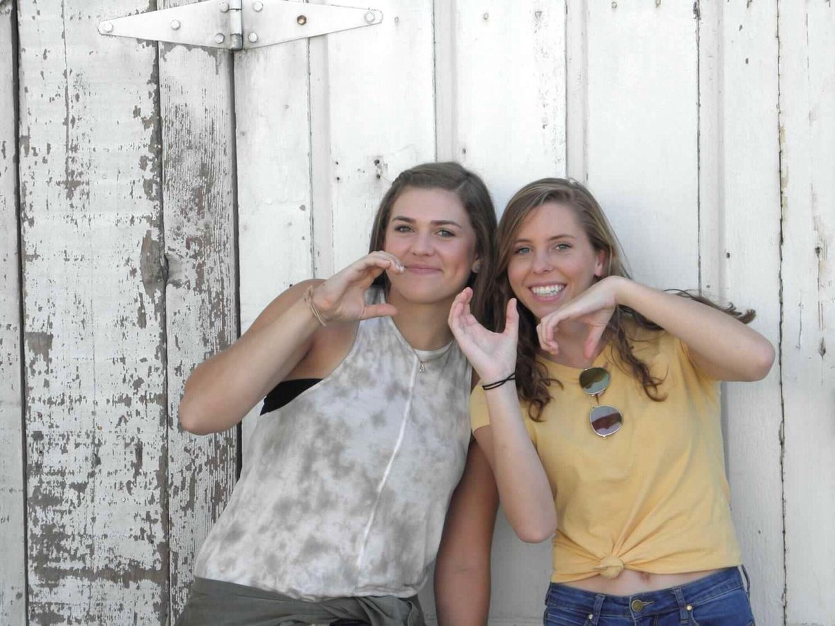clara_malin's tweet photo. Happiest of birthdays to the julia berg🔞 love you to pieces💘💘 can’t wait to be roomies for a week :) @_juliaberg https://t.co/9wR0yOFWnz