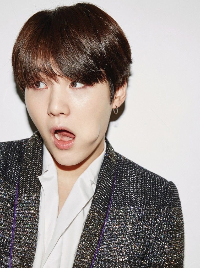for_ARMYs's tweet photo. 💬 How many RTs for MIN YOONGI?

• @BTS_twt #BTS #BestBoyBand #iHeartAwards https://t.co/WfifGYeS6v