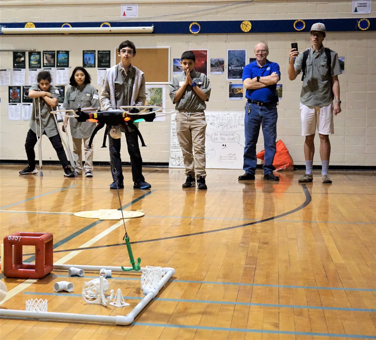 PhilipPorterTex's tweet image. Revere STEM&apos;s Drone Crew were true Patriots at HISD&apos;s 1st Drone Competition Saturday at Washington HS for Engineering Professions! #Drone-iverse #STEM #Flyingrobots @ChoiceHISD @HISD_Advanced @MRJoshuaHopper @Revere_Patriot