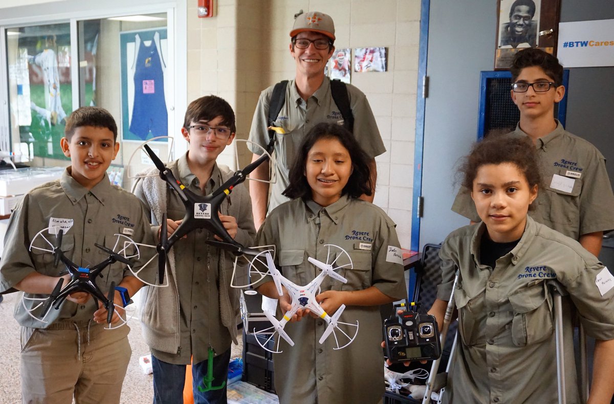 PhilipPorterTex's tweet image. Revere STEM&apos;s Drone Crew were true Patriots at HISD&apos;s 1st Drone Competition Saturday at Washington HS for Engineering Professions! #Drone-iverse #STEM #Flyingrobots @ChoiceHISD @HISD_Advanced @MRJoshuaHopper @Revere_Patriot