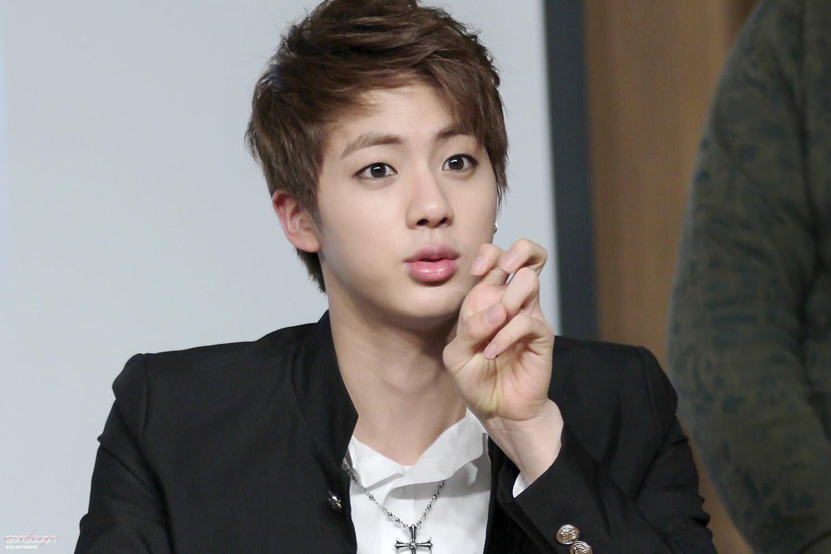 Seokjinpicss's tweet photo. his chubby cheeks im so soft
#iHeartAwards #BestFanArmy #BTSARMY @BTS_twt https://t.co/5rlzH7V6OC