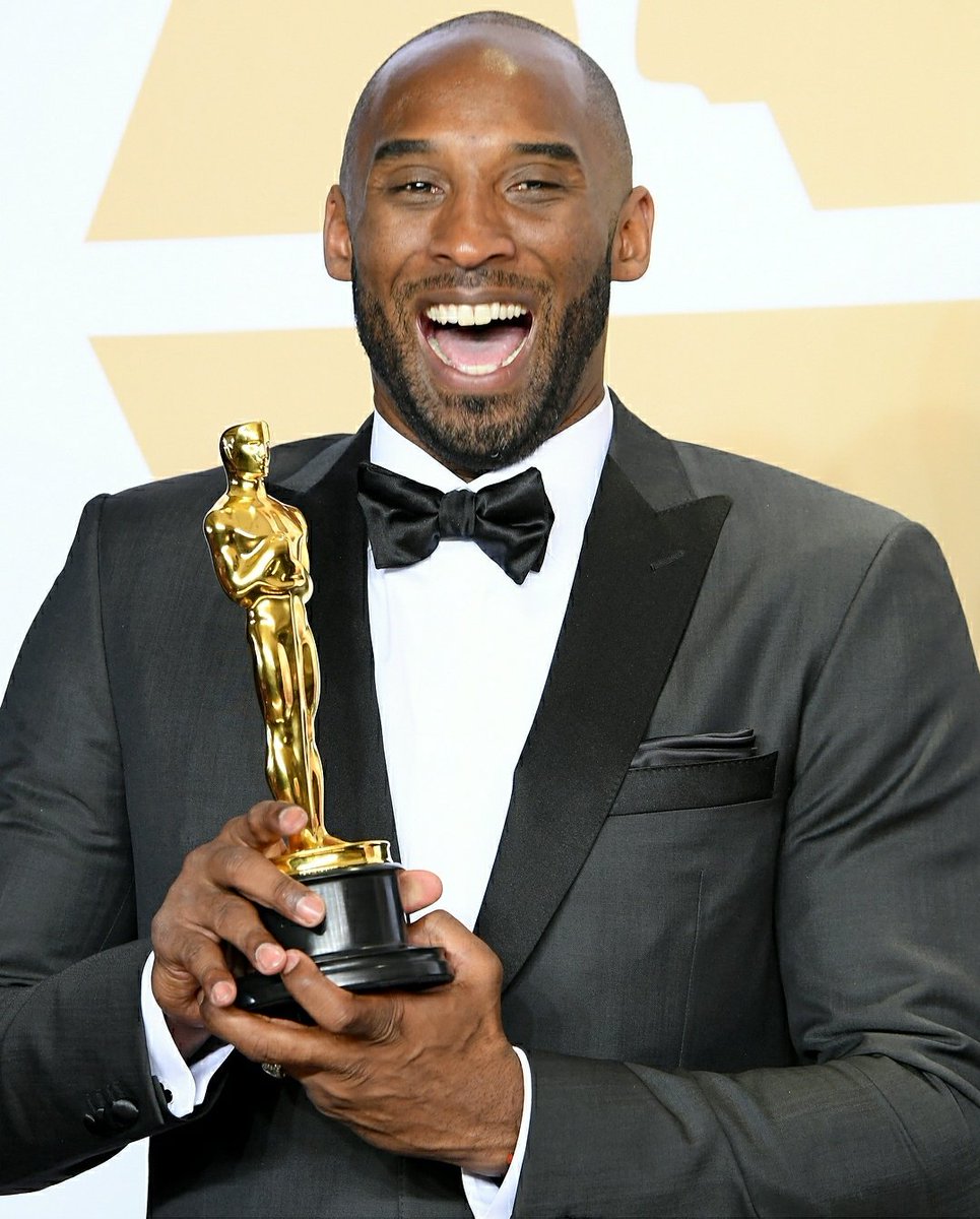MapsMaponyane's tweet photo. From sporting great to Oscar Award Winner! How could you not be inspired!? Congratulations on your Oscar @kobebryant - This is dope!!! #Oscars #BestAnimationShort #MambaMentality https://t.co/Ol4cQwtikO