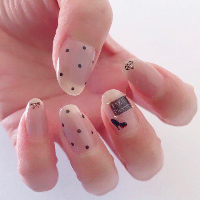 ドット柄ネイル