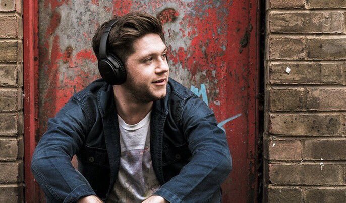 STATSAWARDS's tweet photo. ⏰ COUNTDOWN: 10 minutes until voting closes

RT = VOTE

• vote 50x on IG
• vote 50x on FB
• vote on the site: https://t.co/GUkXcDqHHq

Reply 20x with:

@NiallOfficial #iHeartAwards #BestLyrics #SlowHands https://t.co/4fokVW7zJ6