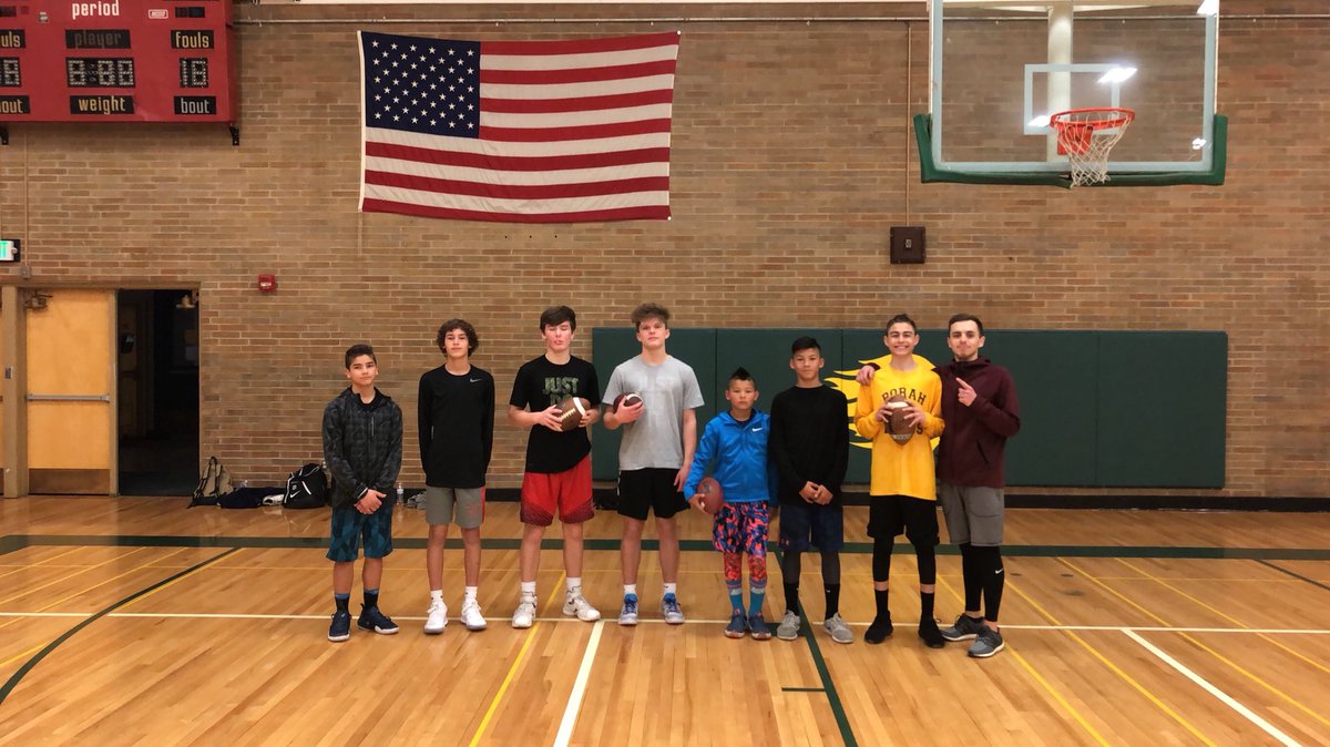 KaizenQB's tweet image. Dedicated group put in work tonight during the Young Guns session! #kaizenqb #dimedroppers208 #fieldgenerals #nothinggiven #qb1 #quarterbacktraining #onepercentbetter #idahome