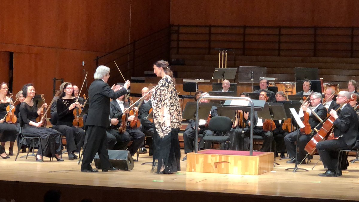 raulgrx's tweet photo. Hoy la gran @marina_heredia y @orquestagranada cierran con gran ovación el #musikamusica2018 en @Euskalduna_eus Bilbao con lleno total. Acompañando a éste elenco artístico, ha estado @turgranada, en una semana donde el @vueling  #GranadaBilbao ha sido uno de los protagonistas https://t.co/21C06yiCAr